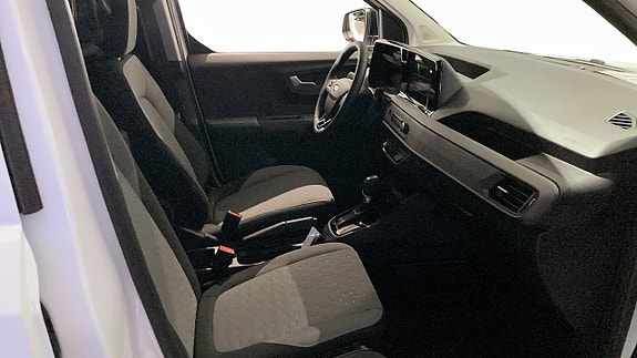 Ford Transit Courier 3 of 9