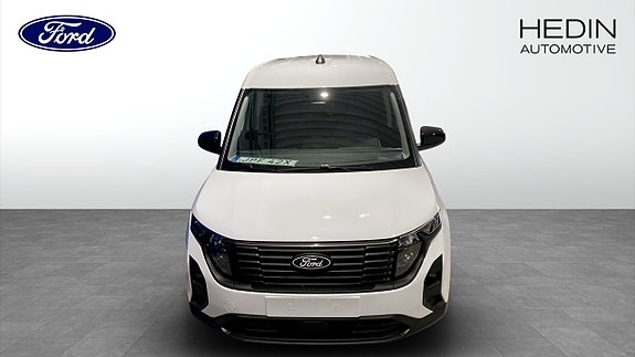 Ford Transit Courier 8 of 9
