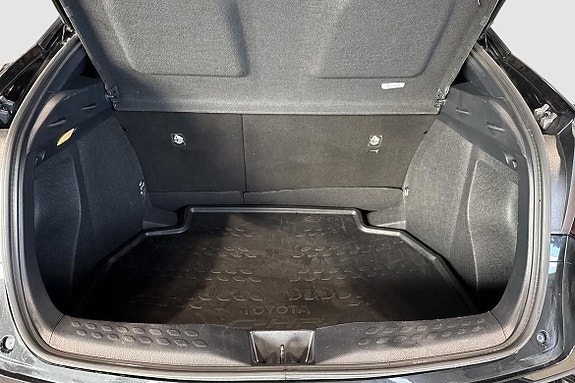 Toyota C-HR 12 of 12