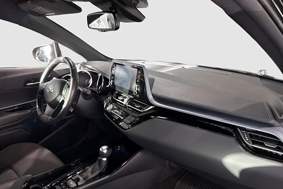 Toyota C-HR 7 of 12