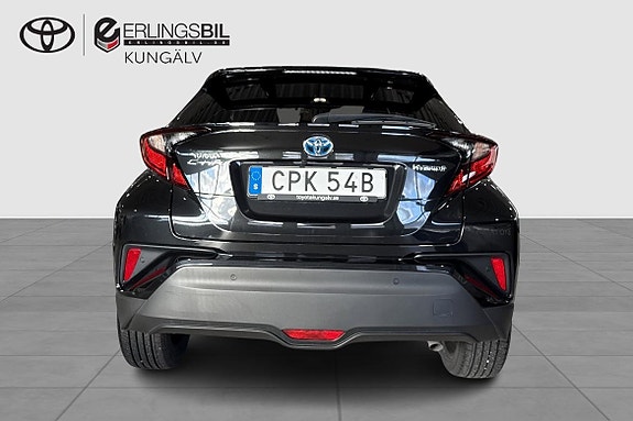 Toyota C-HR 5 of 12