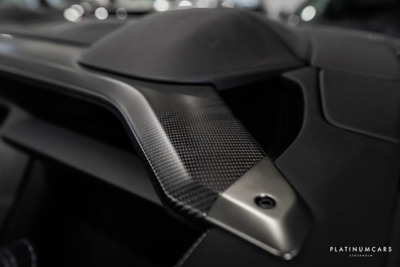 Aston Martin Vanquish 19 of 27