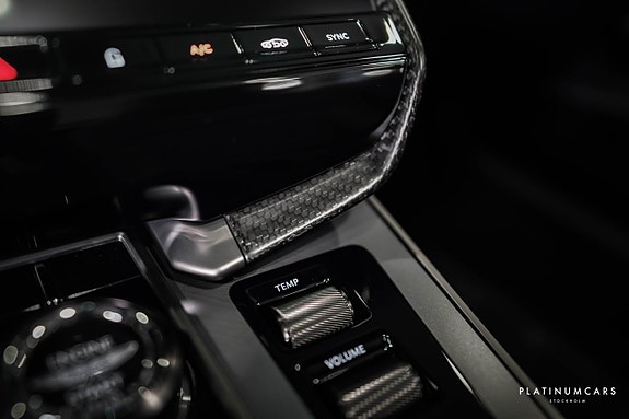 Aston Martin Vanquish 18 of 27