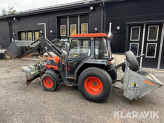 Traktor Kubota L4200 med lastare och redskap 2 of 6