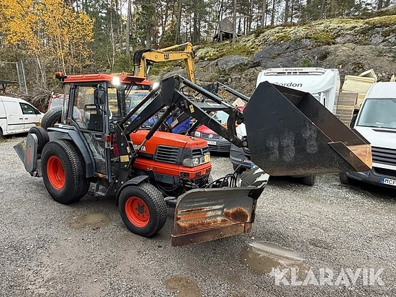 Traktor Kubota L4200 med lastare och redskap 5 of 6
