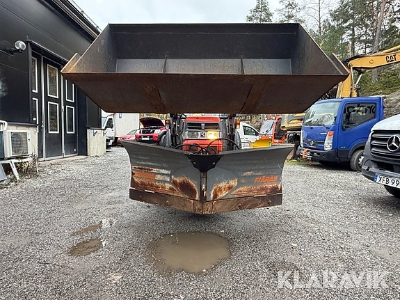 Traktor Kubota L4200 med lastare och redskap 6 of 6
