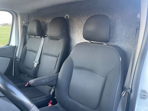 Renault Trafic 11 of 17