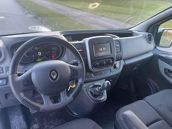 Renault Trafic 8 of 17