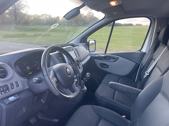 Renault Trafic 9 of 17