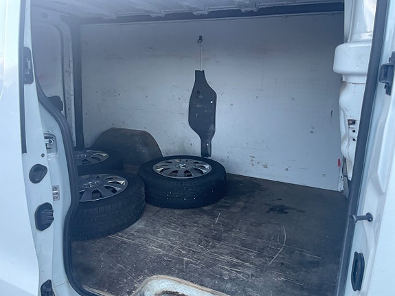 Renault Trafic 7 of 17