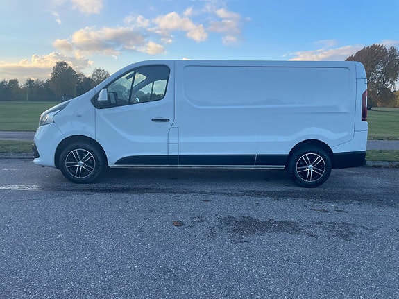 Renault Trafic 2 of 17