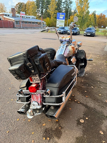 Harley-Davidson Road King Classic , Släp, Motivlack, LED belysning mm 13 of 13