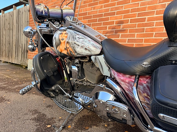 Harley-Davidson Road King Classic , Släp, Motivlack, LED belysning mm 8 of 13