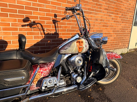 Harley-Davidson Road King Classic , Släp, Motivlack, LED belysning mm 9 of 13