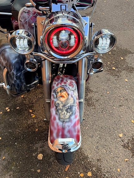 Harley-Davidson Road King Classic , Släp, Motivlack, LED belysning mm 11 of 13