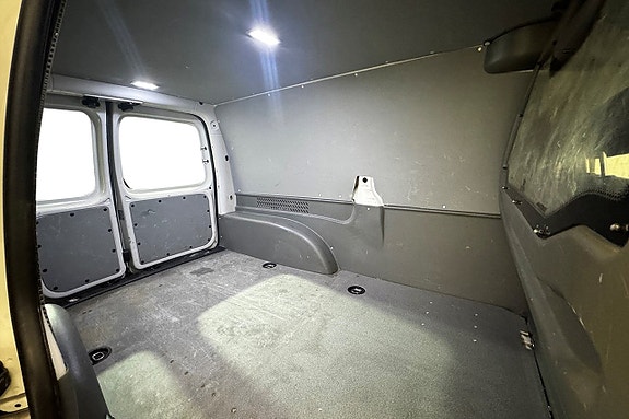 Volkswagen e-Caddy Maxi 12 of 25