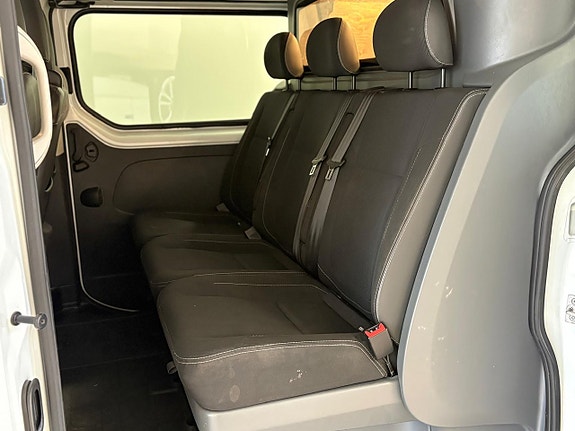 Nissan NV300 17 of 23