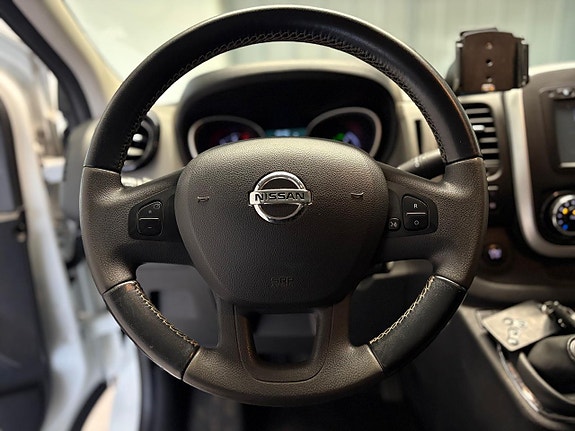 Nissan NV300 15 of 23