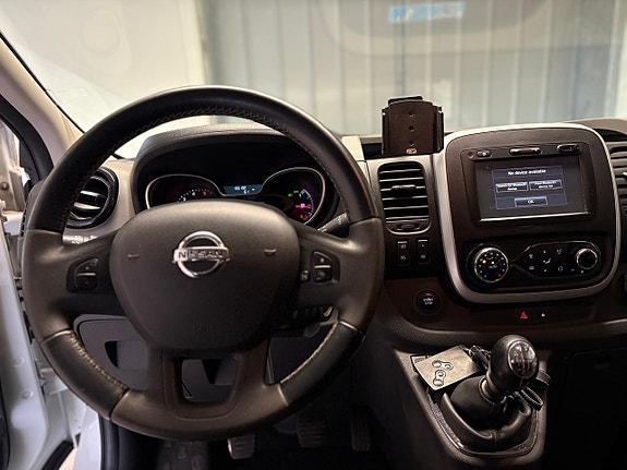 Nissan NV300 14 of 23