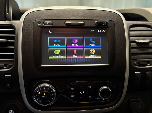 Nissan NV300 9 of 23