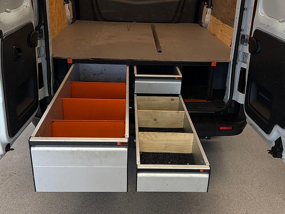 Nissan NV300 20 of 23