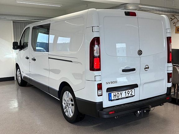 Nissan NV300 22 of 23