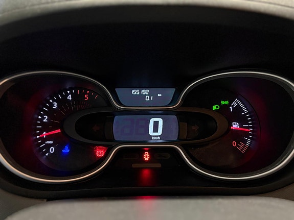 Nissan NV300 8 of 23