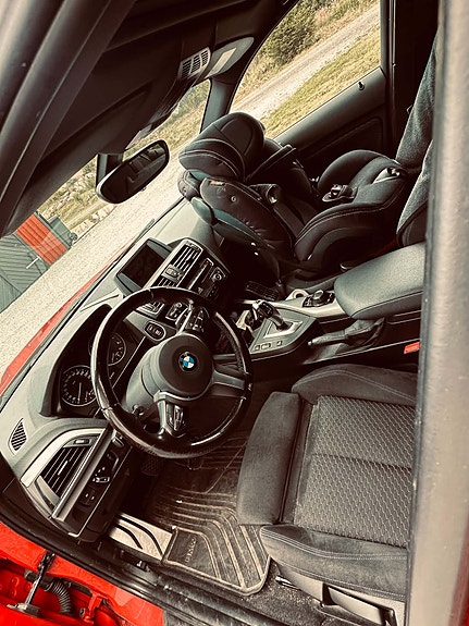 BMW 120d 3 of 4