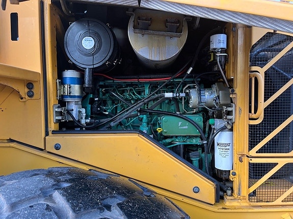 Volvo L 70 F 8 of 12