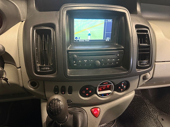 Renault Trafic 11 of 13