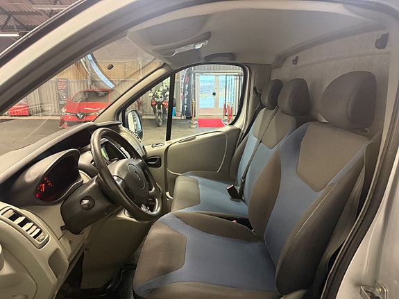 Renault Trafic 10 of 13