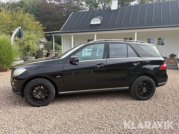 Mercedes-Benz ML 55 AMG 4 of 6