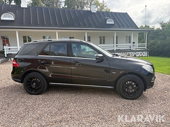 Mercedes-Benz ML 55 AMG 6 of 6