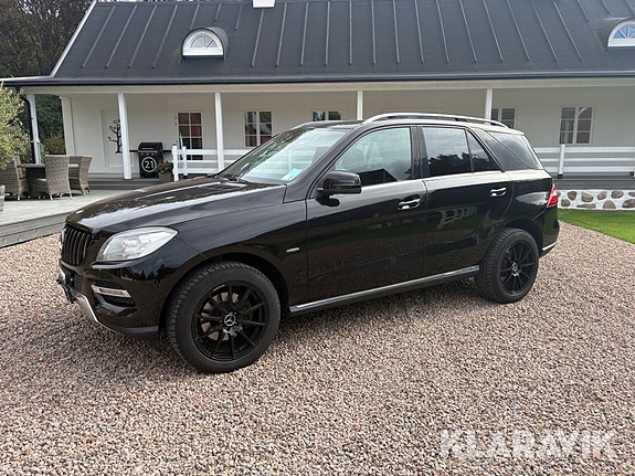 Mercedes-Benz ML 55 AMG 3 of 6