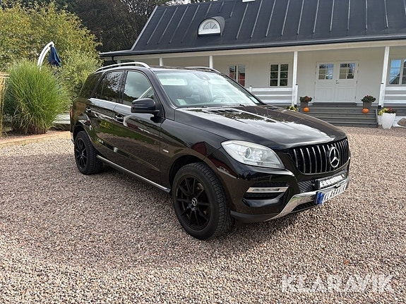 Mercedes-Benz ML 55 AMG 5 of 6