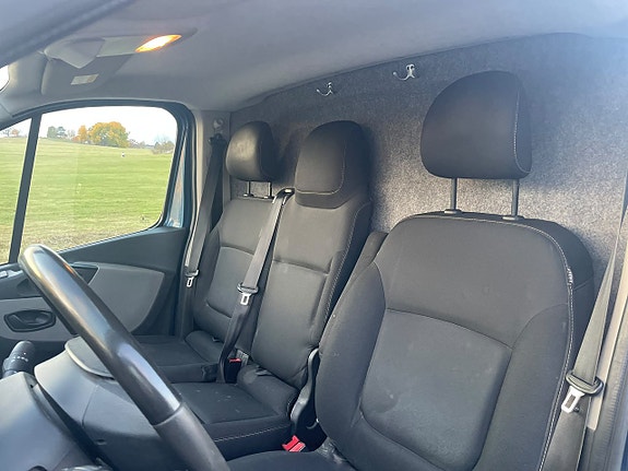 Renault Trafic 11 of 18