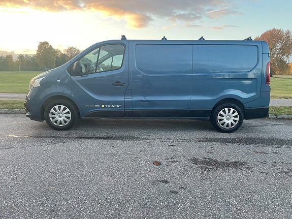 Renault Trafic 2 of 18