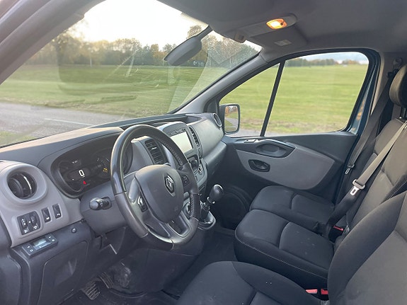 Renault Trafic 9 of 18