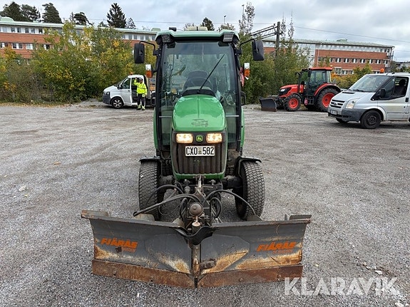 Traktor John Deere 3720 med vinterredskap 2 of 6