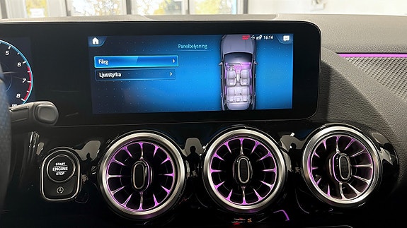 Mercedes-Benz GLA 180 16 of 19