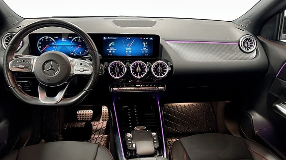 Mercedes-Benz GLA 180 10 of 19