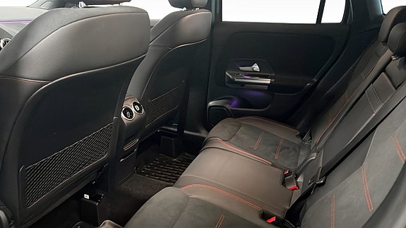 Mercedes-Benz GLA 180 11 of 19