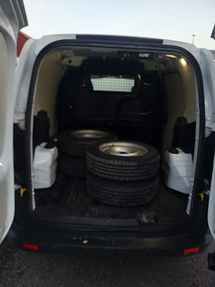 Ford Transit Courier 6 of 6