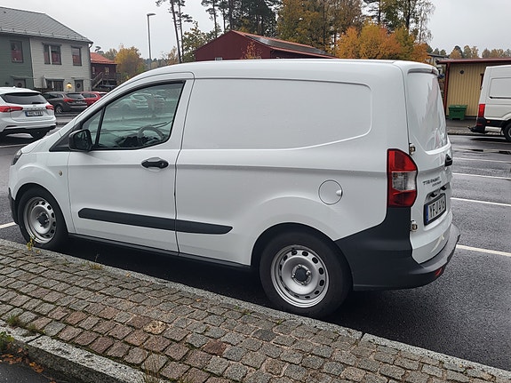 Ford Transit Courier 3 of 6