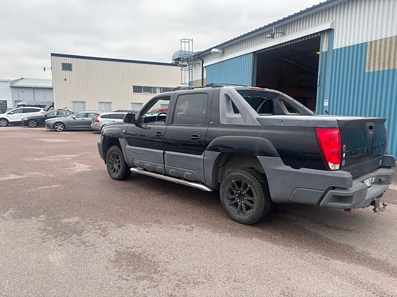 Chevrolet Avalanche 2 of 7