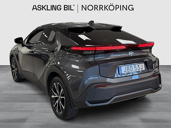 Toyota C-HR 2 of 12