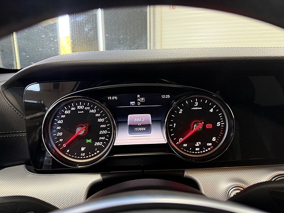 Mercedes-Benz E 220 8 of 15