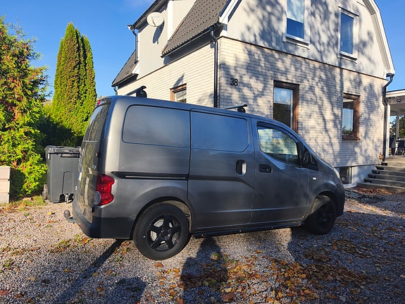 Nissan NV200 3 of 5