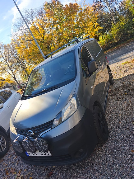 Nissan NV200 2 of 5