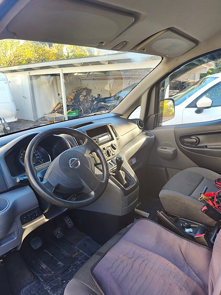 Nissan NV200 4 of 5